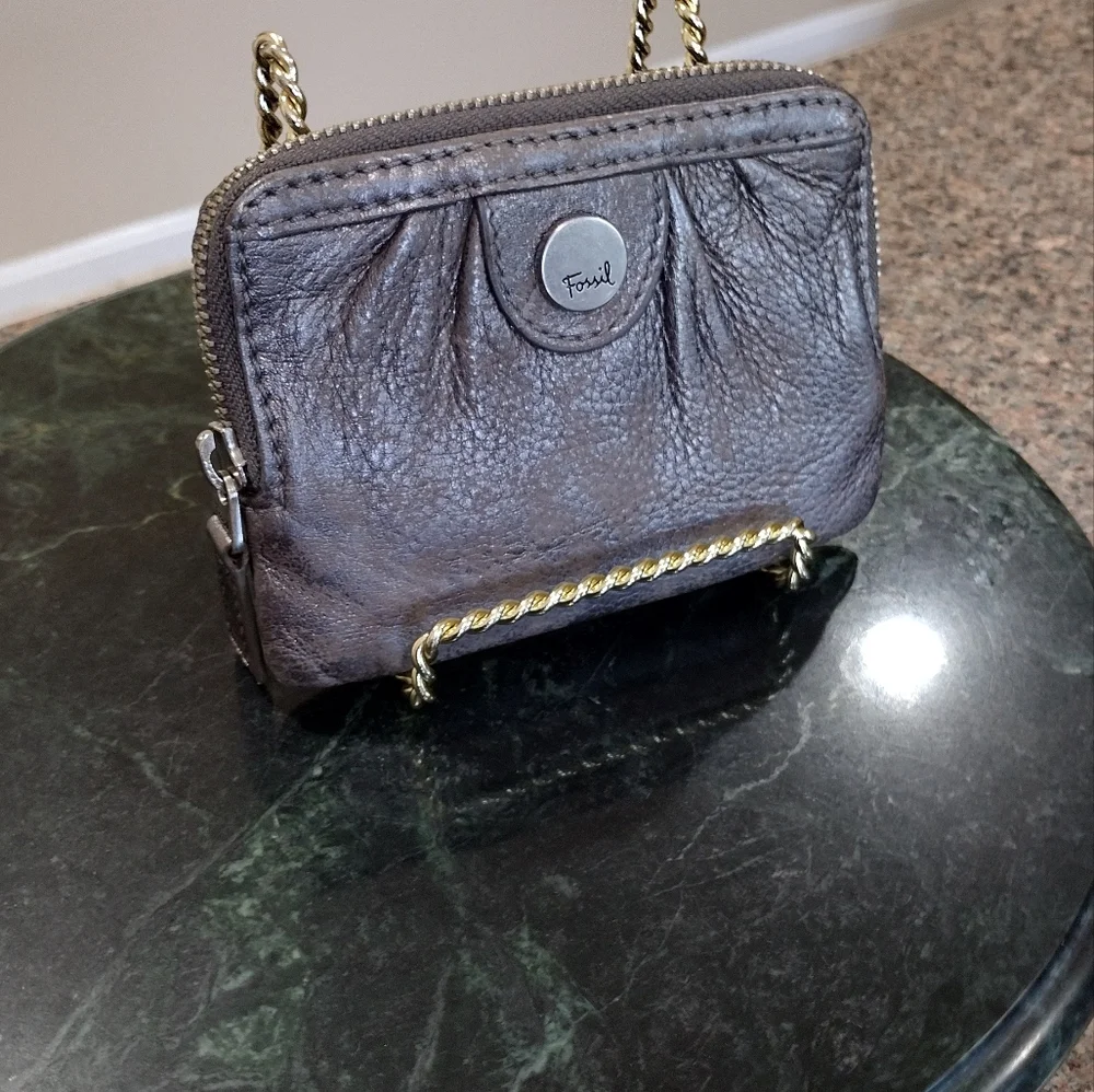 Fossil  Leather Wallet Silver Gray Metallic Corner Zip Around wallet